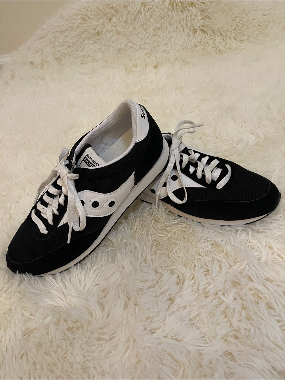 Saucony Black and White Women's Sneakers 9 1/2 Hornet
